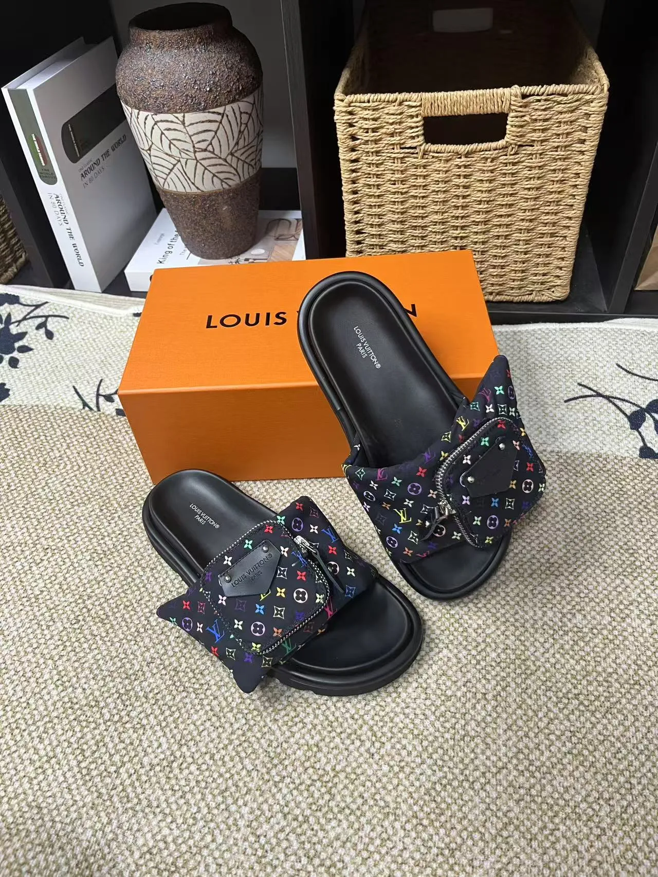 P380 yuan LV Louis Vuitton Full of high-end feel! A popular model among bloggers at home and abroad, it’s retro and fashionable, and looks stunning on your feet! Mainly recommended model on the official website★ ━━━━━ ЅᏇєєt ━━━━━ ▪️Upper: original calfskin ➕5D printing process ▪️Inner: imported mixed sheepskin ▪️Outsole: original molded foam outsole ▪️Size: Female 35-40 Men's 39-44 (women's 41 men's 45)